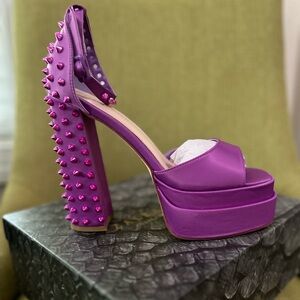 NEW NBW- Azalea Wang Stud Purple Heels- size 8